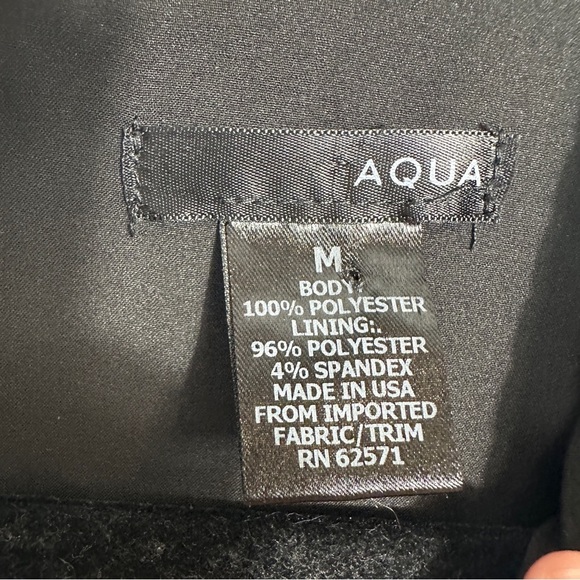 Aqua crop top, size M, white/black, scalloped hem, zip back, modern, minimalist - Picture 3 of 7